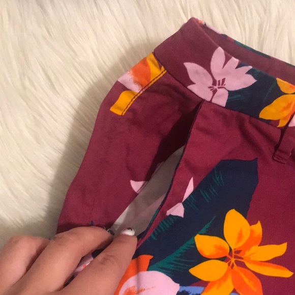 Floral Old Navy shorts - Picture 3 of 4